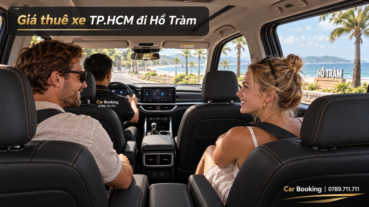 Ảnh minh họa có tiêu đề “Giá thuê xe TP.HCM đi Hồ Tràm”, khách nam nữ trong khoang xe, tài xế ngồi bên trái.