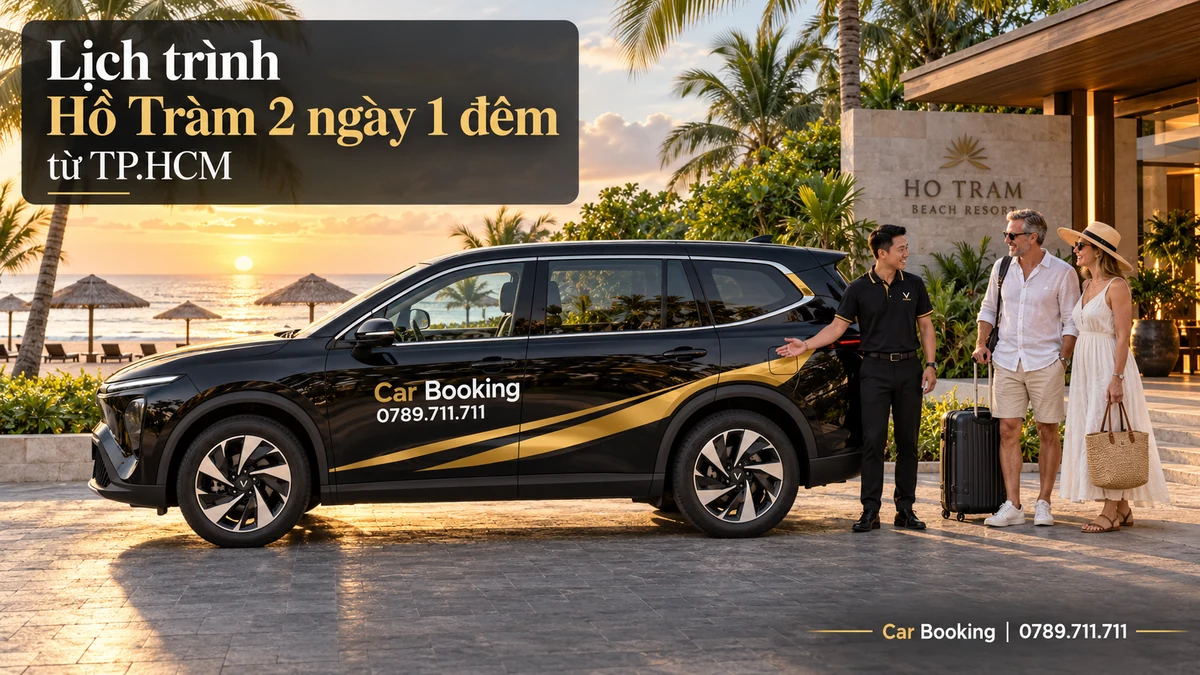 Ảnh minh họa có tiêu đề “Lịch trình Hồ Tràm 2 ngày 1 đêm từ TP.HCM”, xe Car Booking và hành khách tại điểm đón.