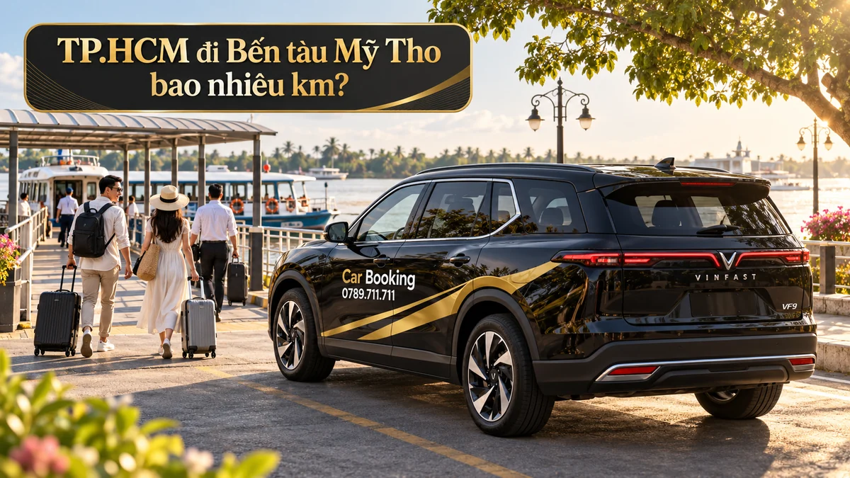 Khách rời xe VinFast 7 chỗ Car Booking và đi bộ ra bến tàu Mỹ Tho